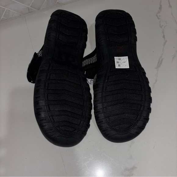 Skechers NWT Reggae Adventure Sandals Slides Black Size 9 - Picture 2 of 4